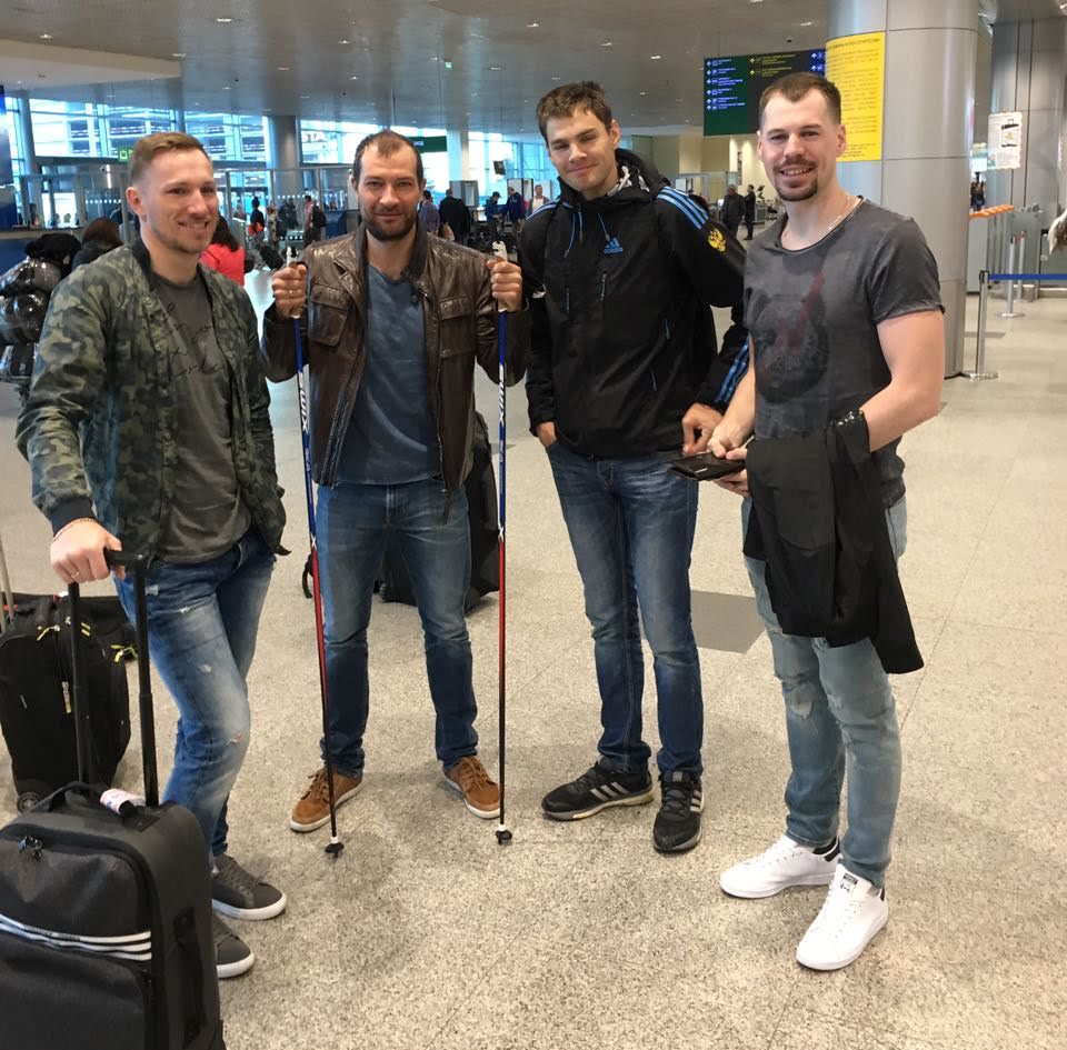 Сергей Турышев, Алексей Петухов, Петр Седов и Сергей Устюгов перед отлетом