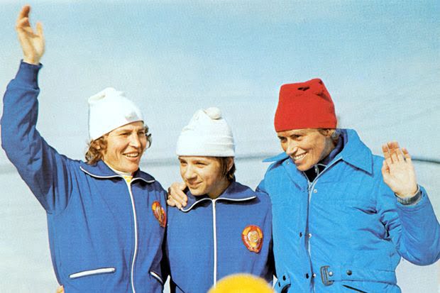 Эстафета на Олимпийских зимних играх 1972 года в Саппоро. Слева направо: Кулакова, Мухачева, Олюнина