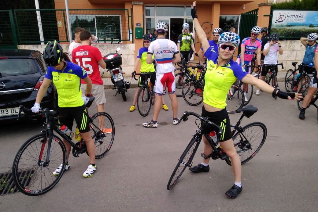 Юлия Белорукова (в центре) как обычно на позитиве