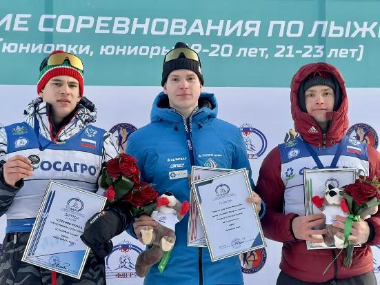 Алексей Распутин стал победителем спринта на всероссийских соревнованиях в Тюмени.